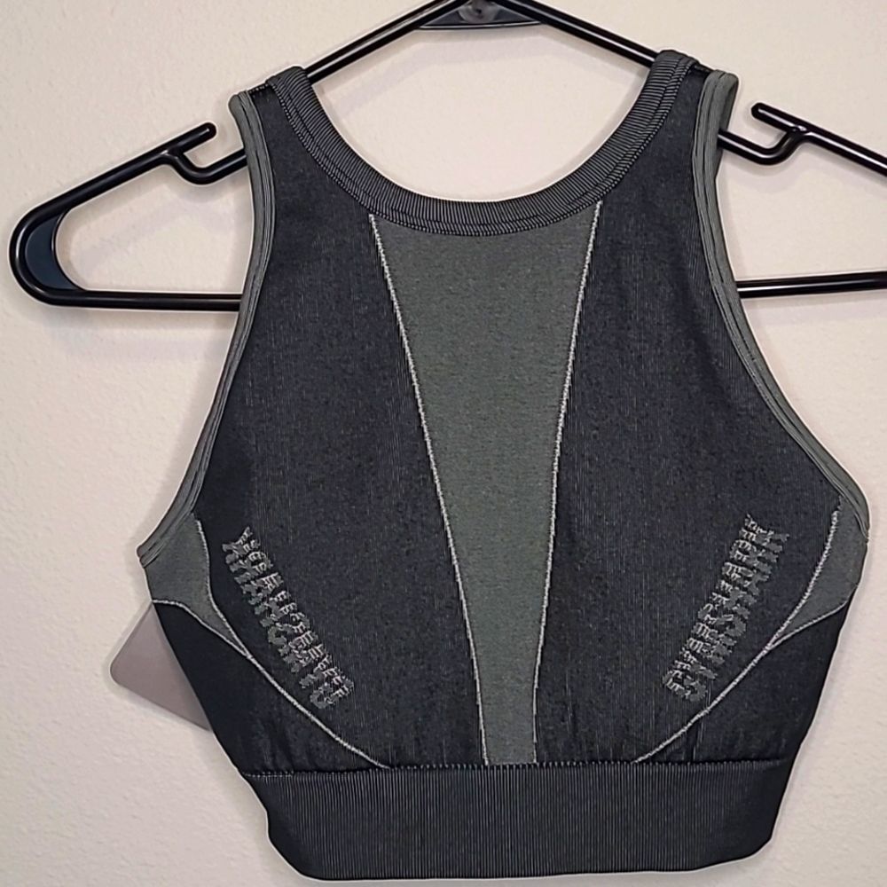 NWT Gymshark Turbo Seamless Sports Bra - Black Size Small